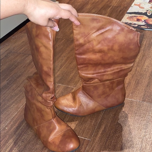 Boots - Picture 3 of 3